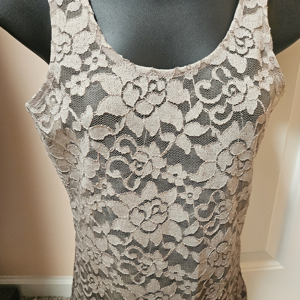 BKE Floral Lace Ombre Tank Top - Picture 2 of 10